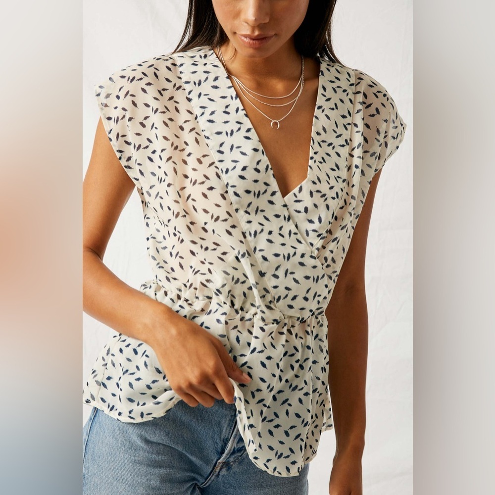 NWT Hayden Los Angeles Blue Feather Print Surplice Peplum Top White Size S